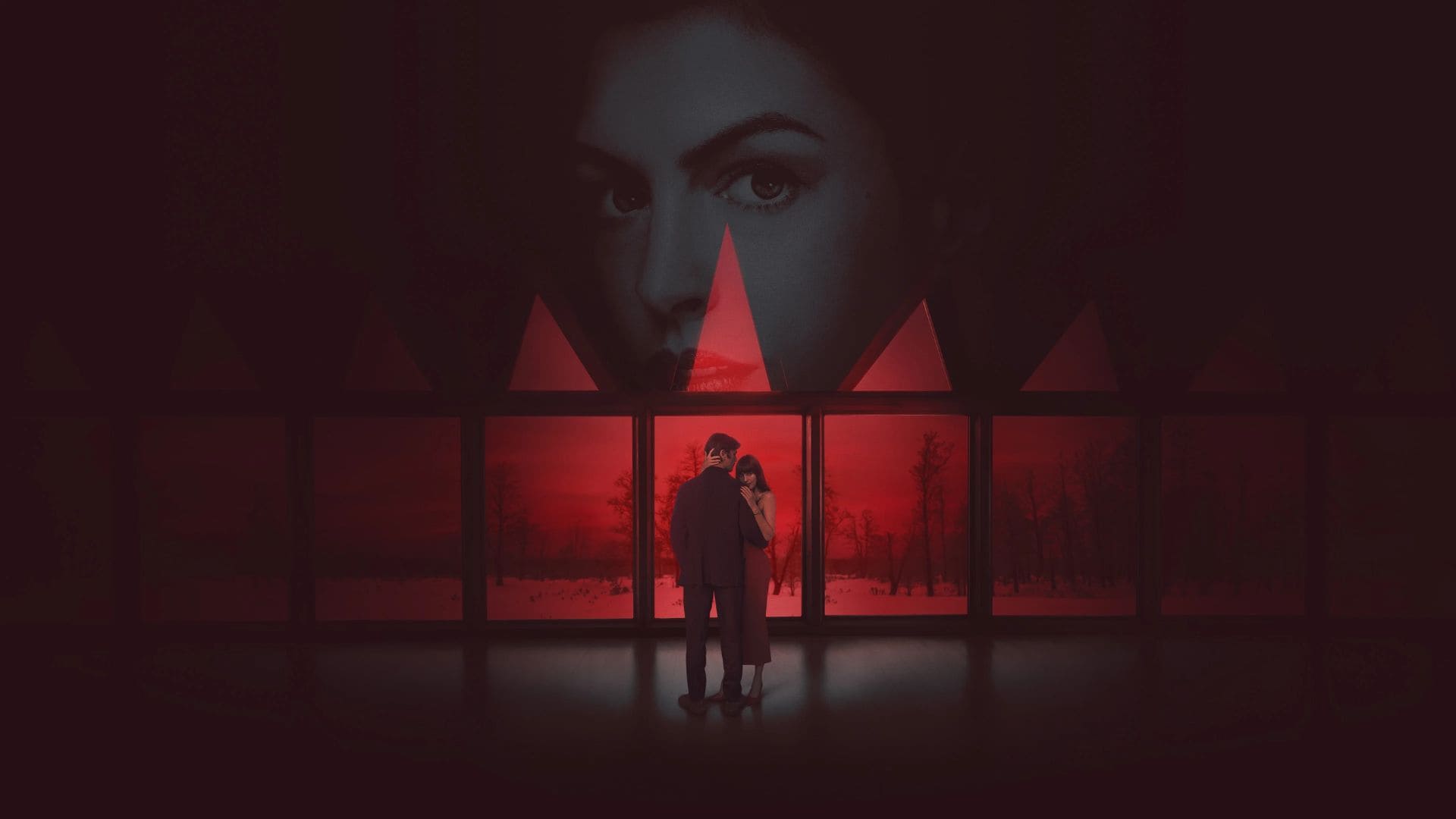 Imagem promocional do filme Verity, com o rosto da personagem título (Anne Hathaway) na parte superior da imagem, sobre um fundo preto, e abaixo Jeremy e Lowen (Josh Hartnett e Dakota Johson) se abraçando em uma sala de vidro com luz vermelha enquanto Jeremy está de costas e Lowen olha pra frente.
