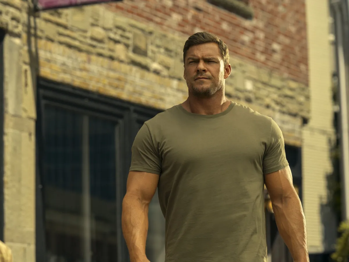 Alan Ritchson vive Jack Reacher na série da Prime Video